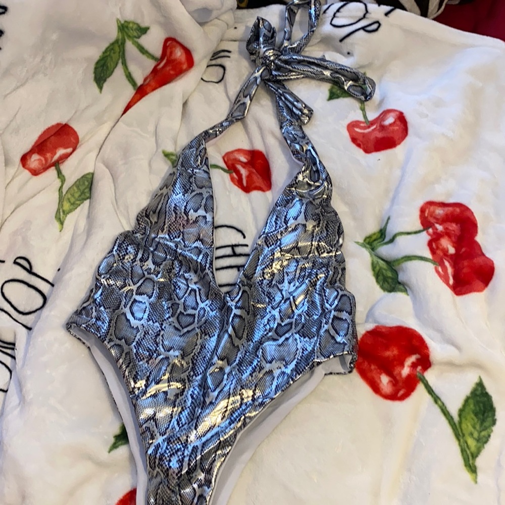 Small bodysuit
